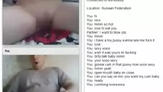الفرخ الروسي في البيكيني النيون يمارس الجنس مع العديد من الرجال في نفس الوقت