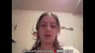 أم طارق وتكة من الجيزة تعبانة أوي تقلع العباية و تلعب في كسها لحد ماتجبهم