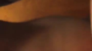 الرجل الأسود هو ممارسة الجنس البري مع ضابط شرطة، في حين أن زوجته تشاهدهم
