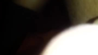 شقراء مفعم بالحيوية تحصل على تدليك مريح من رجل أسود تحبه كثيرًا