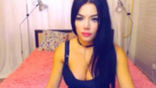 امرأة سمراء مغرية ذات شفاه حمراء ، مايا كاتيون تحب مص القضيب قبل أن تحصل على مارس الجنس بقوة
