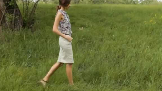 Ksenia هي كتكوت خشب الأبنوس مغر يحب أن يتم قصفه ، بينما في وضع هزلي