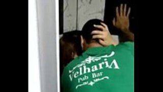 سكس حمامات عامة و شاب من شدة المحنة ينيك القحبة في طيزها بقوة