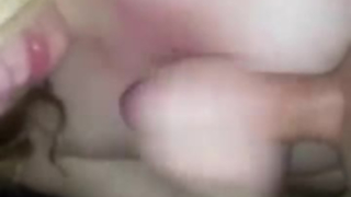 الفتيات بصورة عاهرة يمارسن الحب مع الفتيان والفتيات ويشتكون من اللذة أثناء وجود هزات الجماع