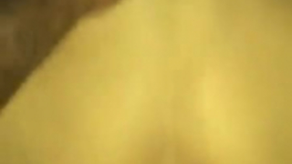 الرجل الأسود هو لعق كس روكي ري رطب في المطبخ وفركها قليلا.