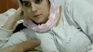 لبنانية محجبة تمارس الجنس مع صديقها على اللايف كام