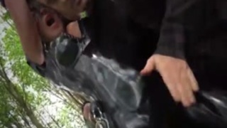 مسن ايرني يمص زب رجل مشعر