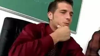 يحب تلميذة الهواة الحلوة الحصول على مارس الجنس من قبل المعلم