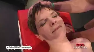 الجميلة المتعطشة للكاميرا تمارس شرجي ومهبلي للشهرة