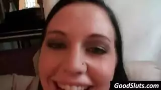 فتيات الجامعات الجميلات يحتفلن في النادي ويوزعن خدمات جنسية مجانية