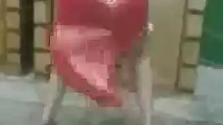 رقص علني يتحول إلى جماع جماعي – جميع الفتحات مملوءة