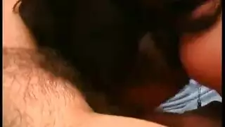 امرأتان ناضجتان تمارسان مع شاب وسيم إيلاجاً ثنائياً مكثفاً